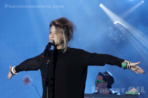 SELAH SUE - 2012-06-22 - PARIS - Hippodrome de Longchamp - 